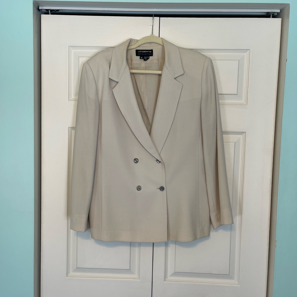 LIZ CLAIBORNE Collection Double-Breasted Tailored Pant Suit in Cream.